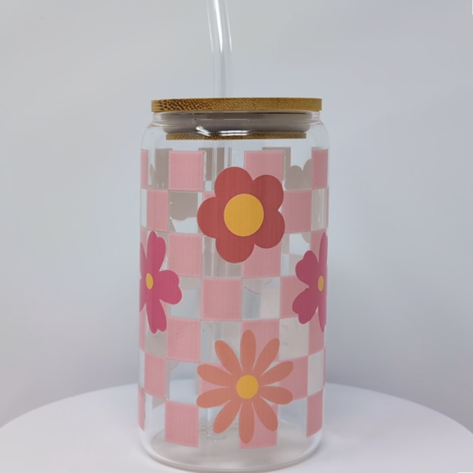 Retro Floral Checkerboard Glass Tumbler – A Stylish Drinkware Essential