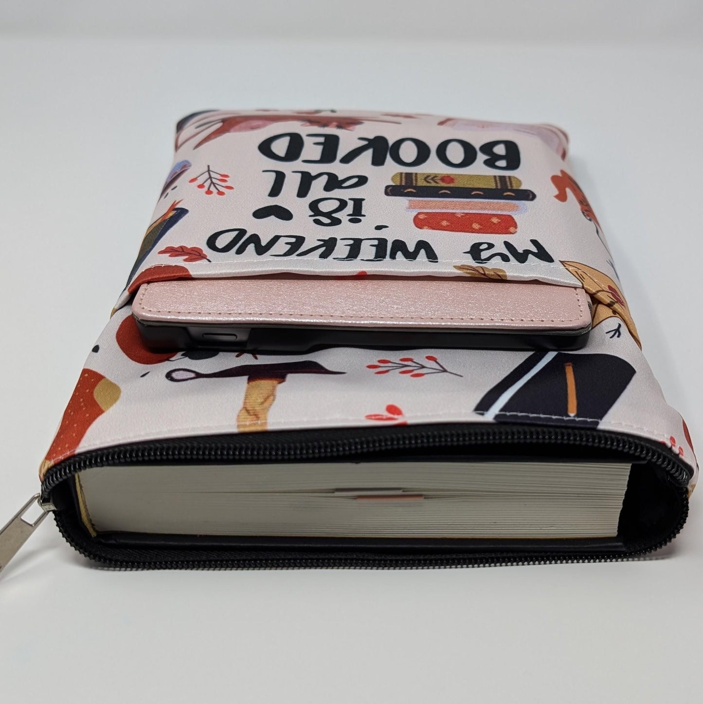 Book Sleeve with Zipper Pocket: Cat Reading Design - Cozy Book Lover Gift