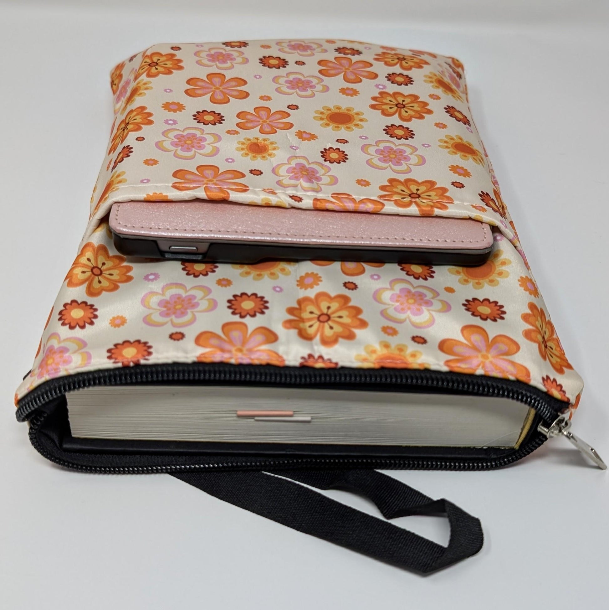 Retro Floral Book Sleeve: 70s Style Padded Book Pouch with Zipper